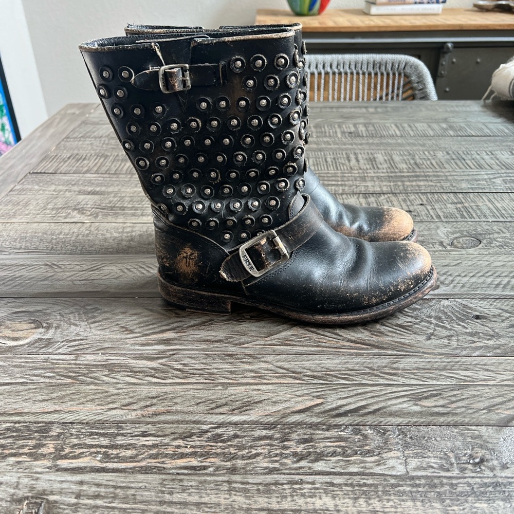 Frye Black Leather Boots with Silver Studs distressed some all over wear size 8 - Picture 13 of 16